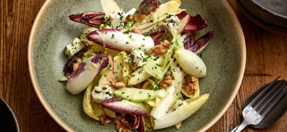 Baked chicory salad (endive) with walnut sauce