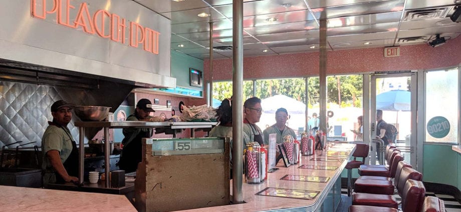 Beverly Hills&#8217; Peach Pit Café Opens in Los Angeles