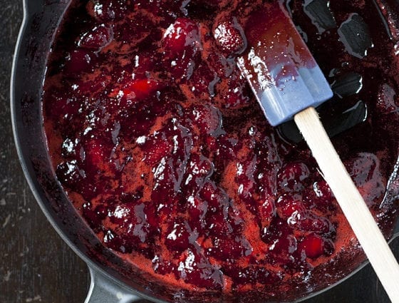 Možete li kuhati džem u loncu od lijevanog željeza?
