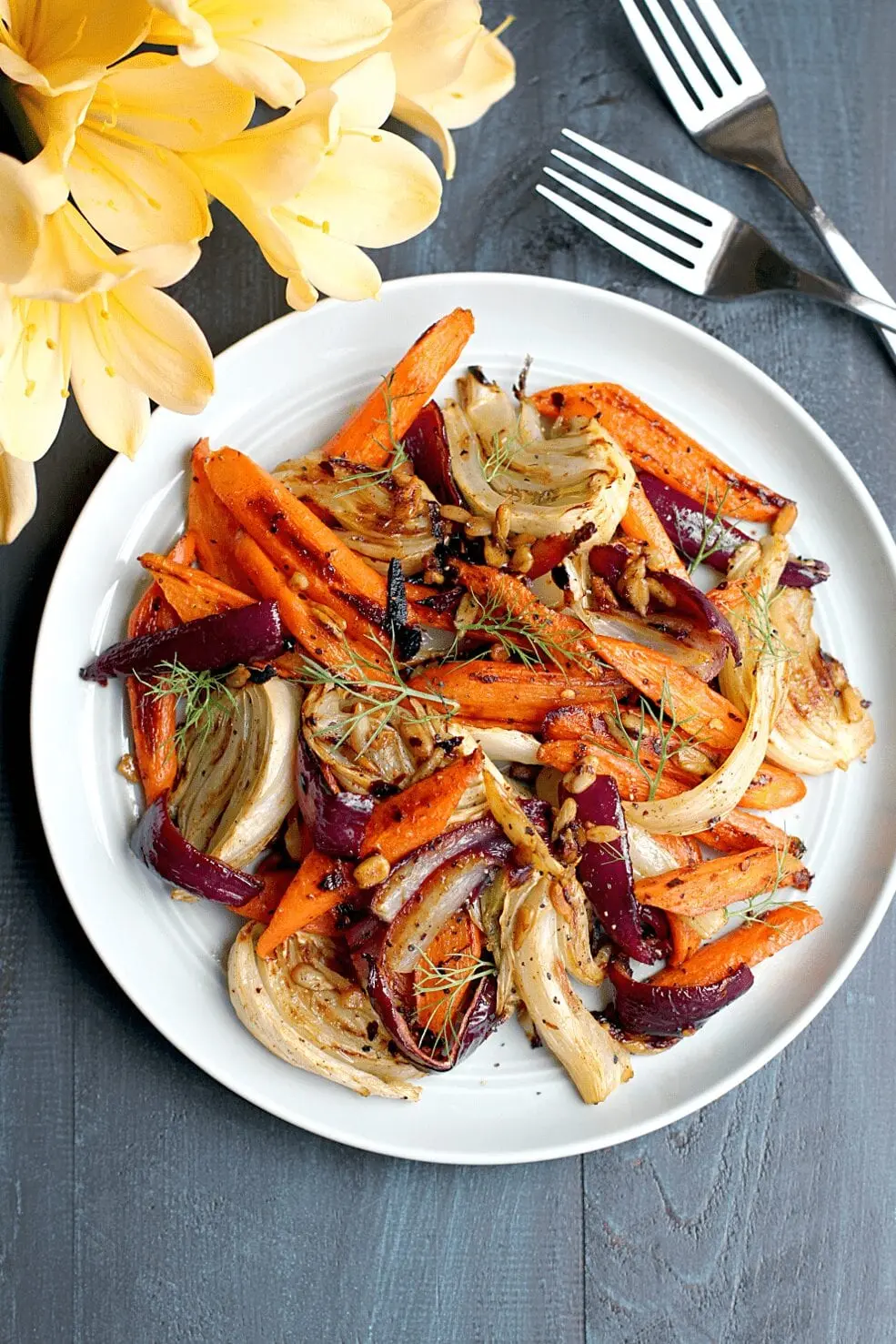 Carrots, fennel and peppers baked with thyme