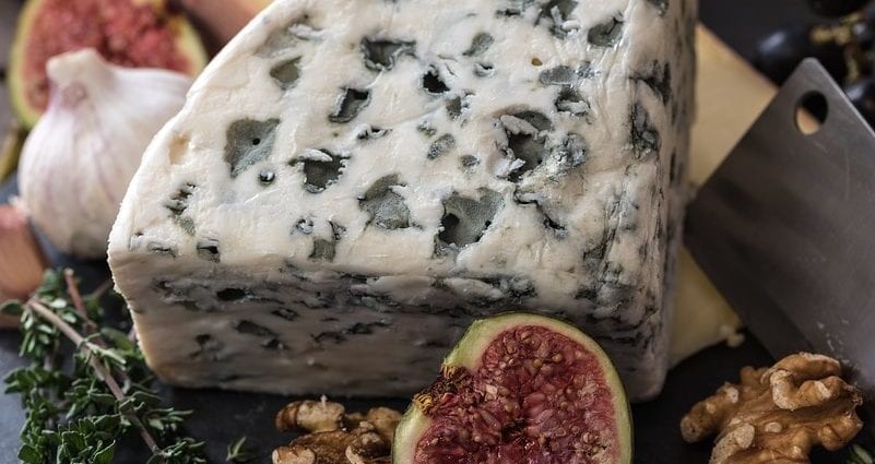 Cheese with noble mold: from legend to table