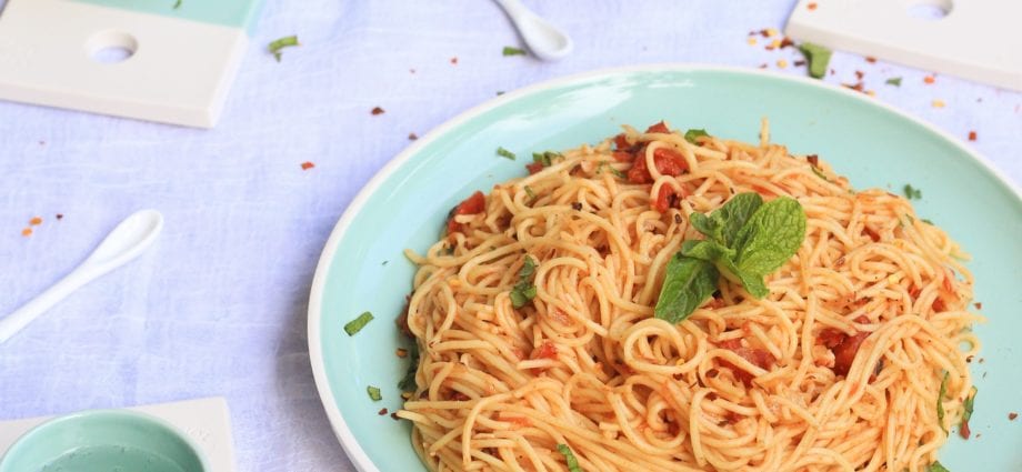 Dine nan 15 minit: espageti ak legim ak fwomaj