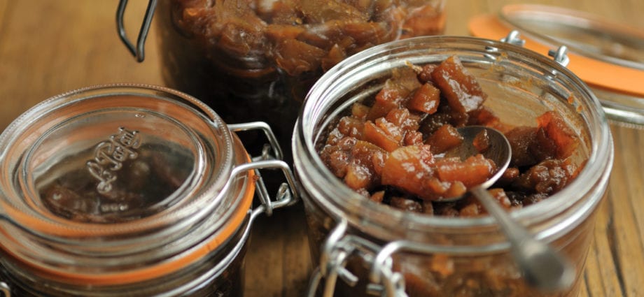 How long apple chutney to cook?