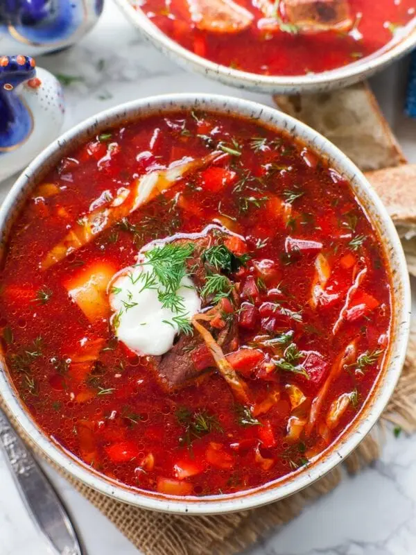 How long beef should be put in borscht?