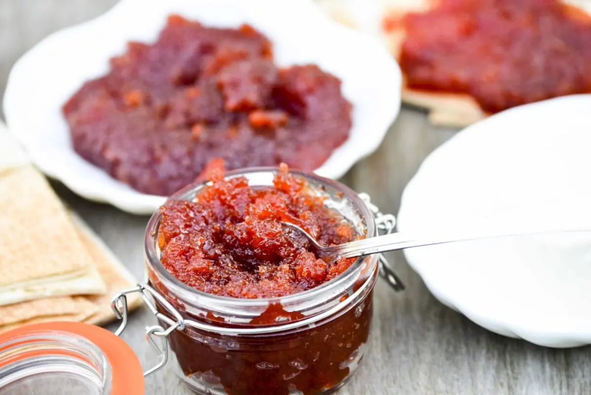 How long quince jam to cook?