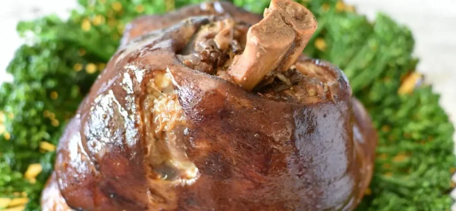 How long to cook a pork leg for jellied meat?