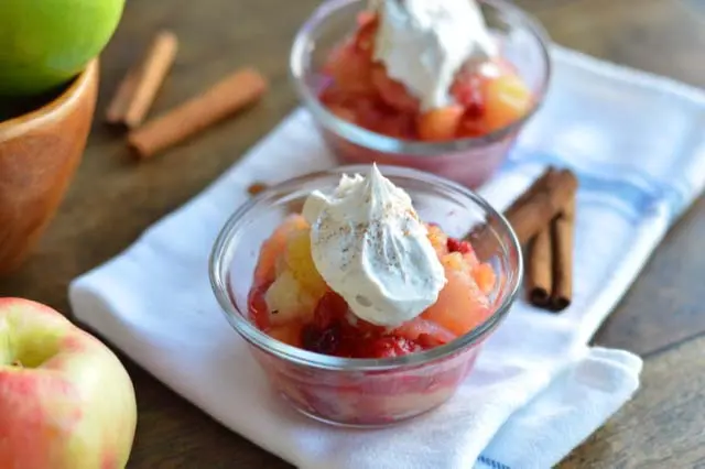 How long to cook apple and raspberry compote?