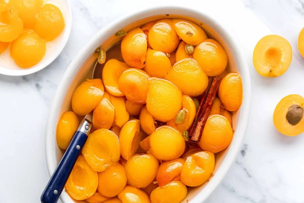 How long to cook apricot compote?