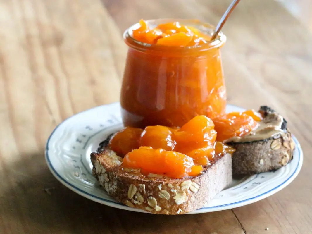 How long to cook apricot jam?