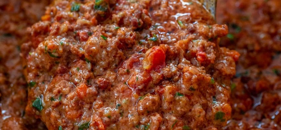 How long to cook bolognese sauce?