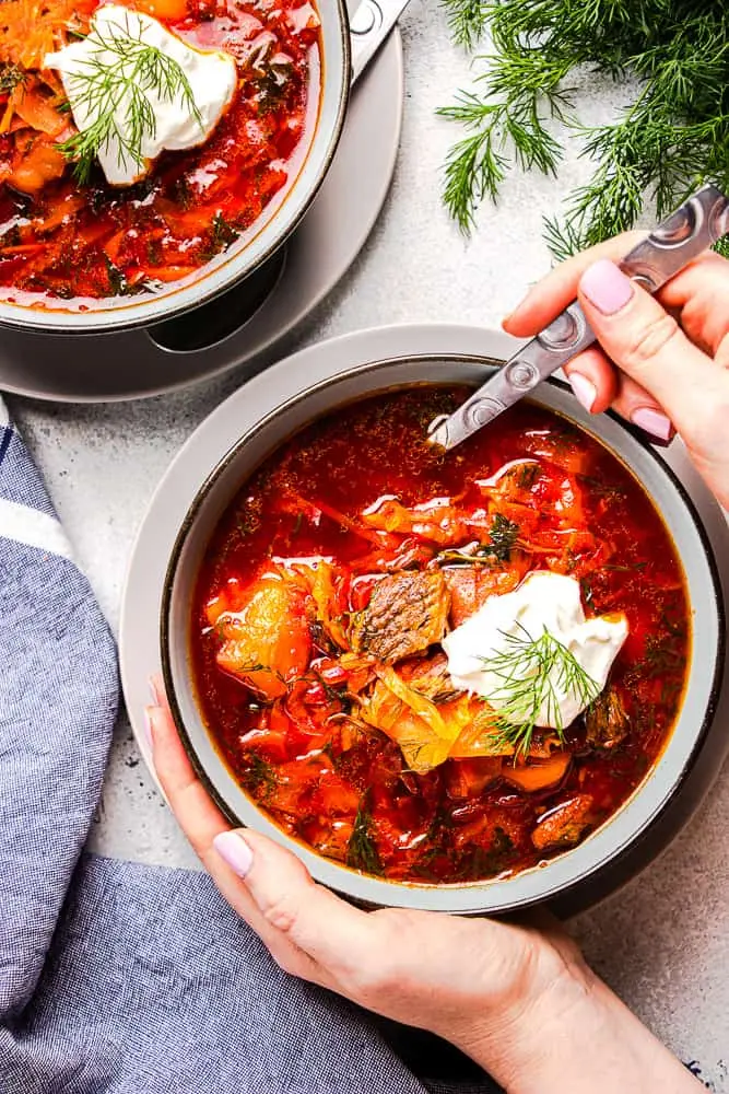 How long to cook bones for borscht?