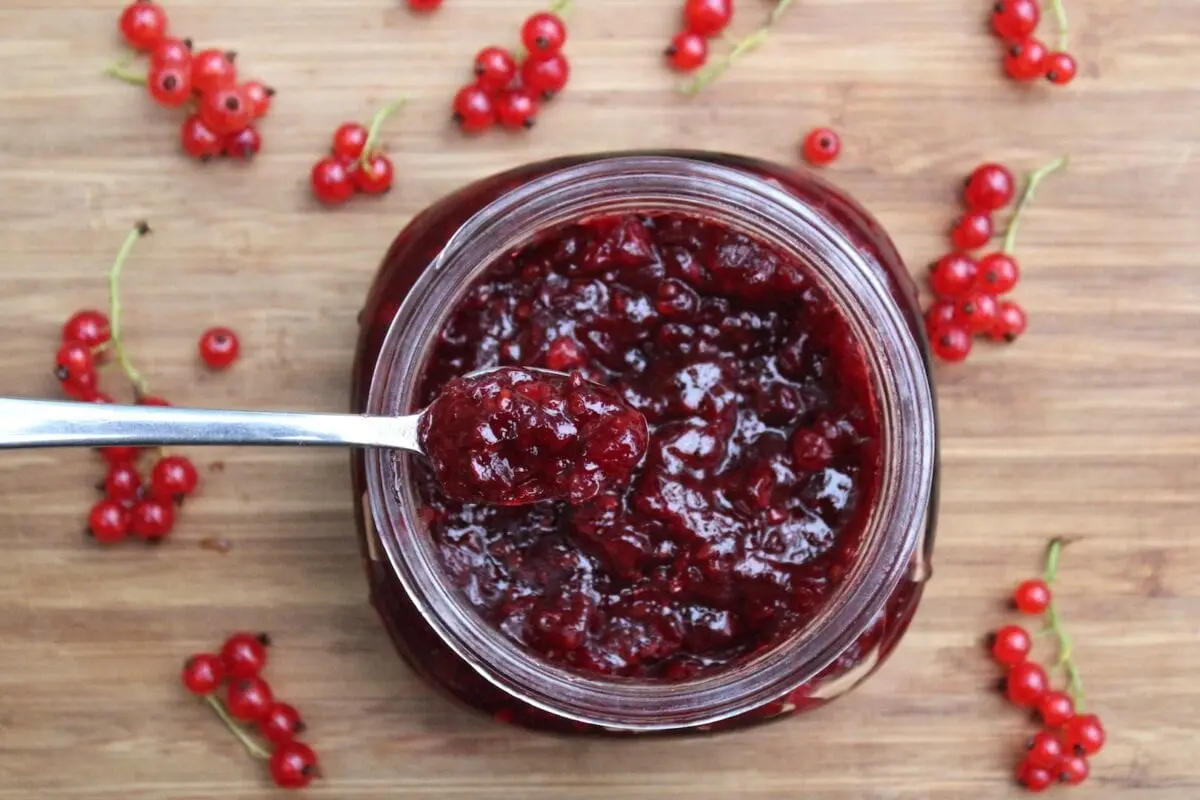 How long to cook currant jam?