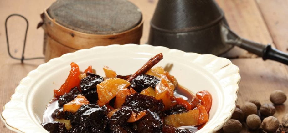 How to cook dried fruit compote?