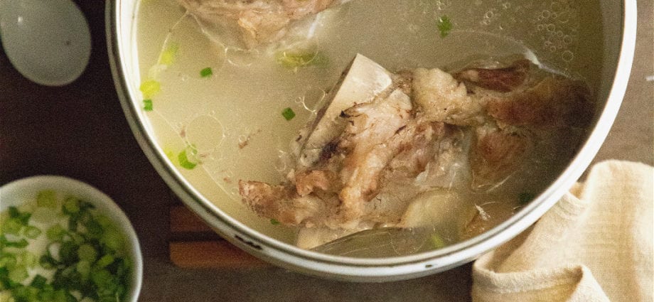 How long to cook pork broth?