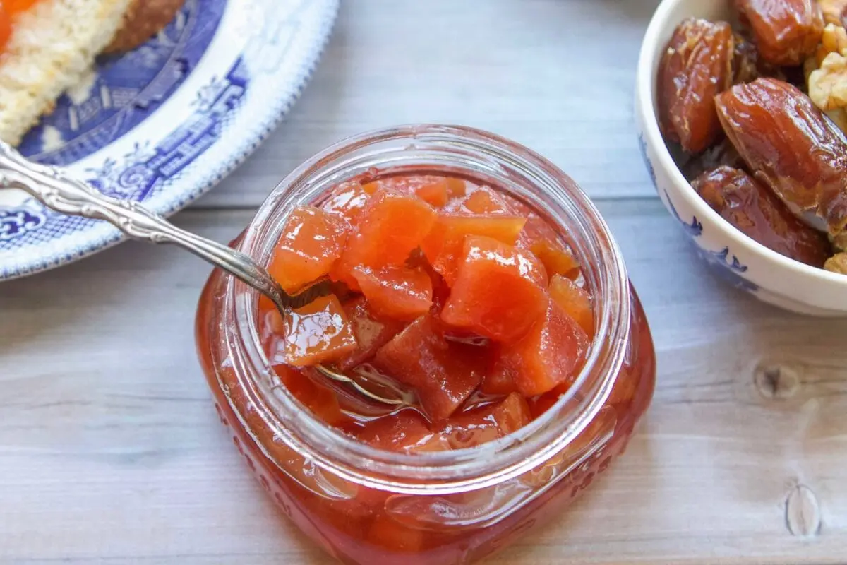 How long to cook quince jam with lemon?