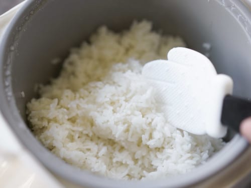 Suwene masak nasi ing kompor nasi?