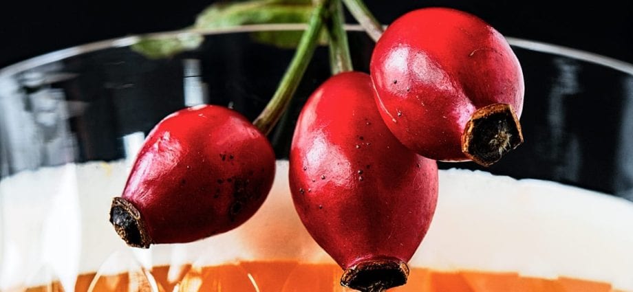 How long to cook rosehip fruit drink?