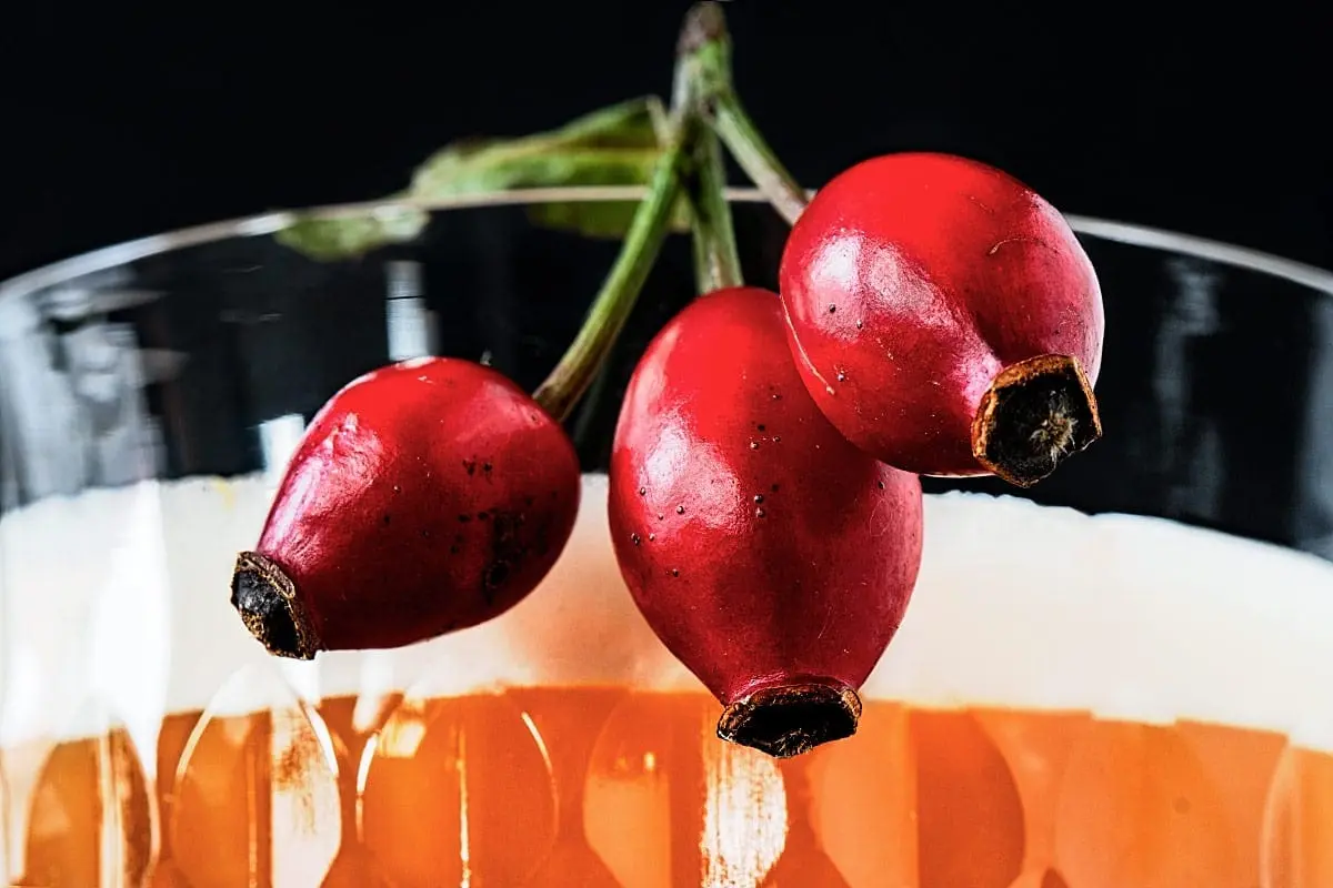 How long to cook rosehip fruit drink?