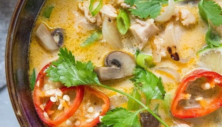 Berapa lama untuk memasak sup Tom Kha Kai?