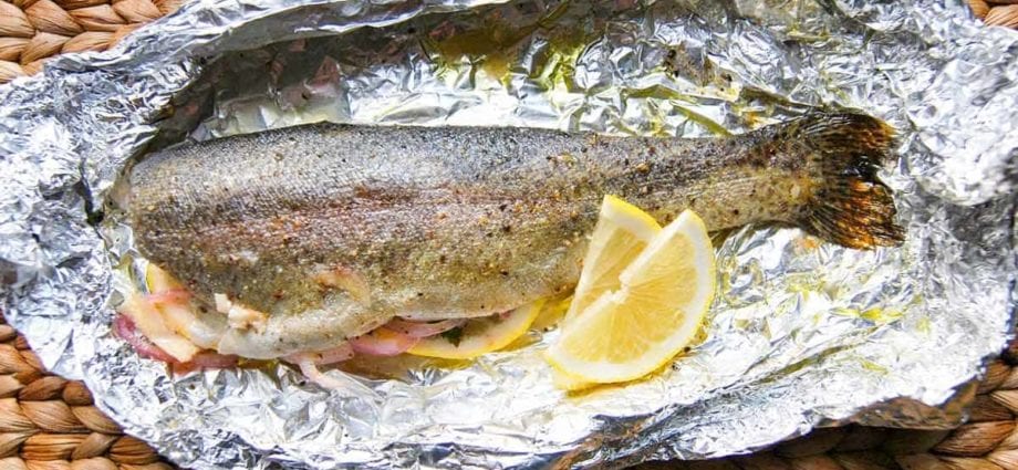 Berapa lama untuk memasak trout pelangi?