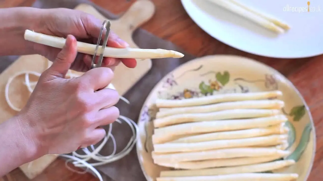 How long to cook white asparagus?