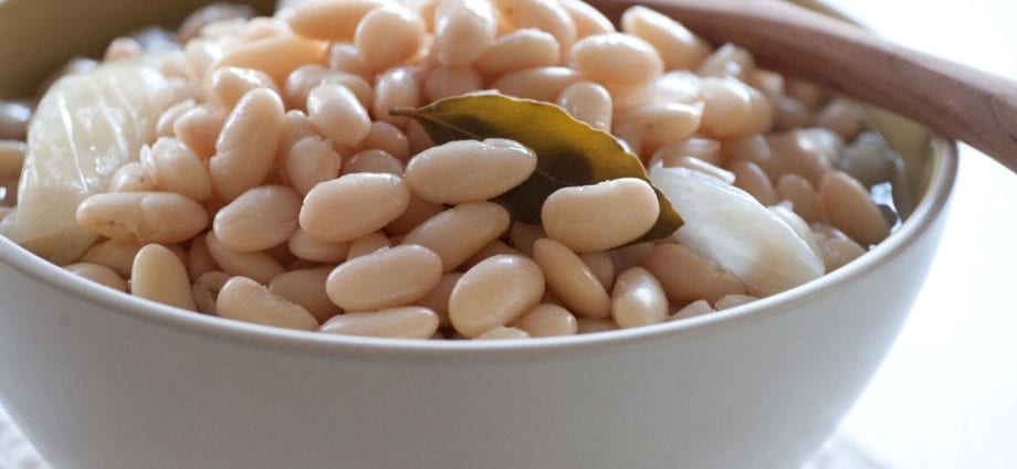 How long to cook white beans?
