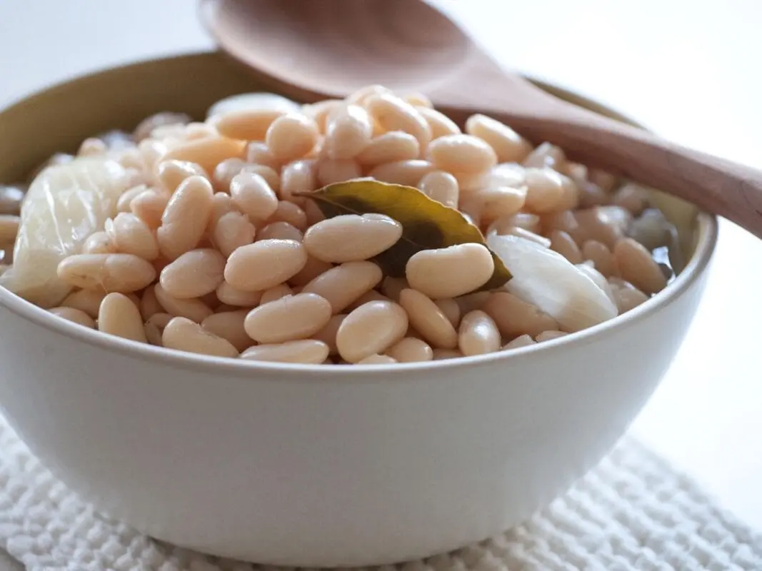 How long to cook white beans?