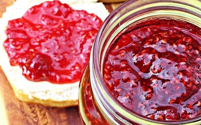 How many grams of a teaspoon of raspberry jam?