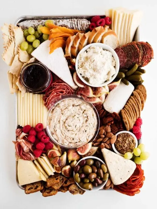 How to assemble a cheese platter