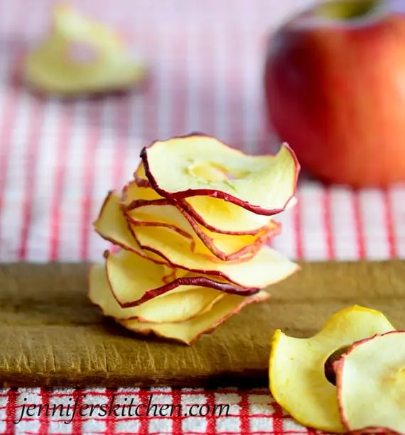 How to dry apples in an apartment