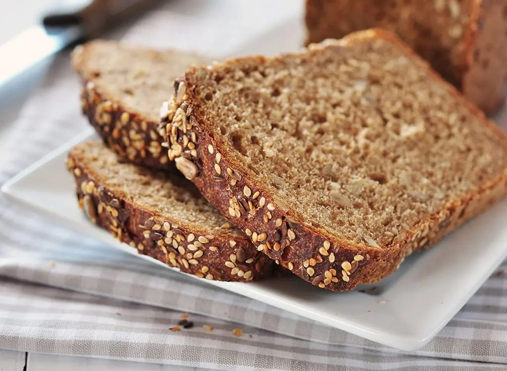 How to eat bread and not smooth (the secret of the oldest Parisian bakery)