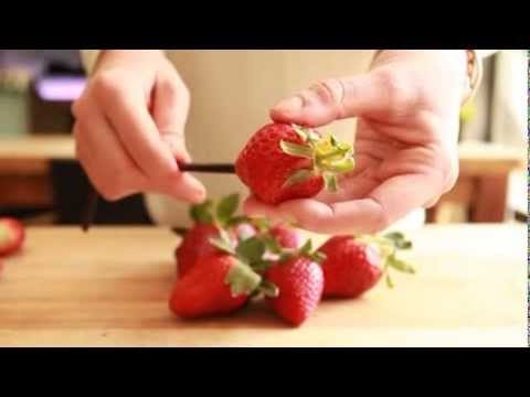 How to quickly peel strawberries