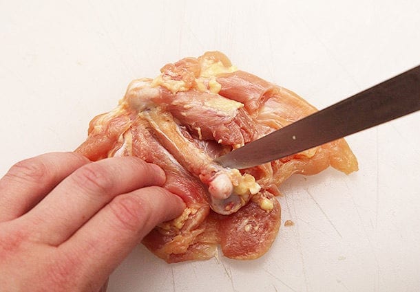 鶏肉から骨を取り除く方法