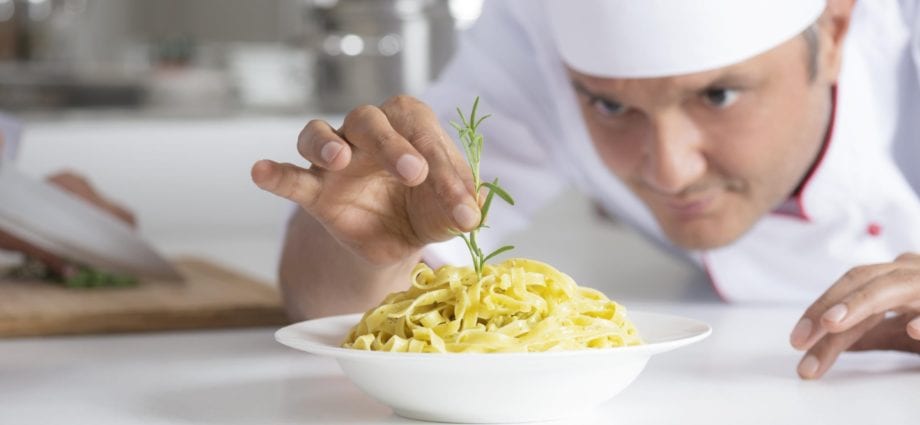 Italian chef recommends buying only expensive pasta