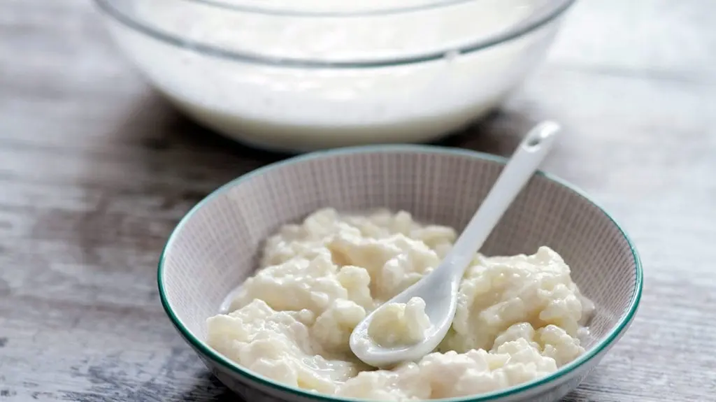 Kefir or yogurt: production, benefits and quality