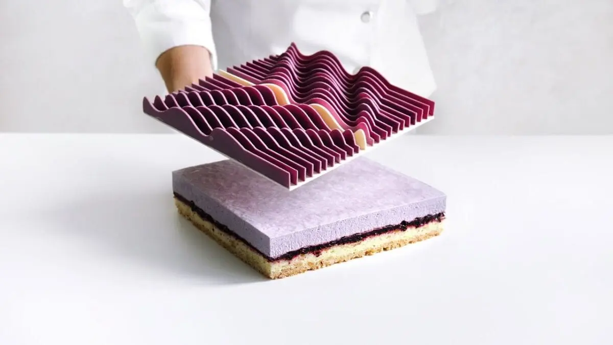Kharkiv woman creates stunning cakes