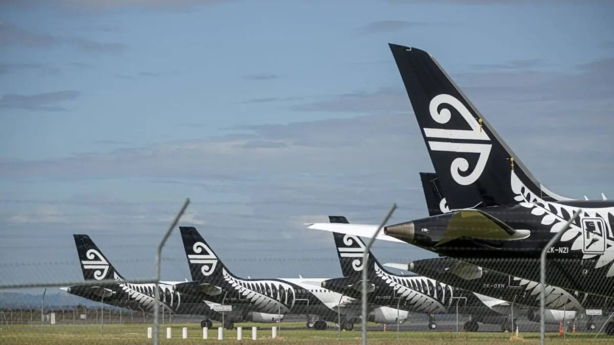 New Zealand airline decided to serve coffee in unusual cups