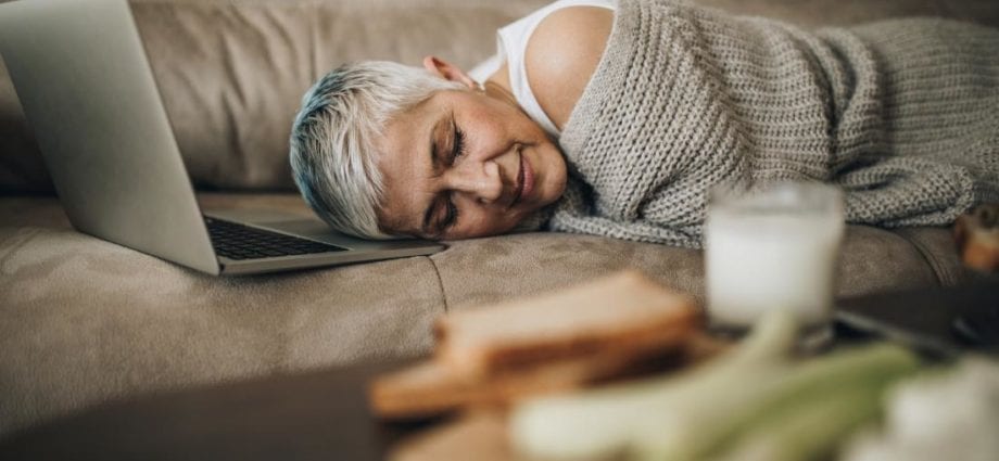 Taking short naps lowers blood pressure