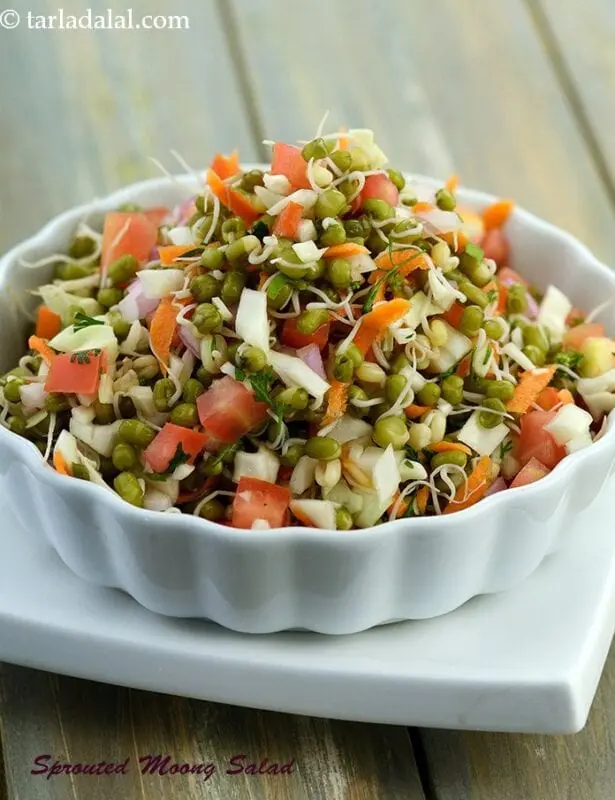 Vegetable salad with mung bean sprouts