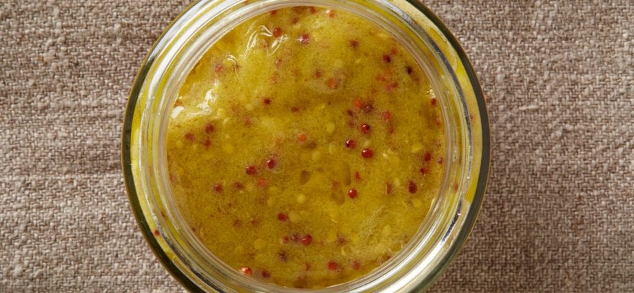 Walnut and mustard sauce