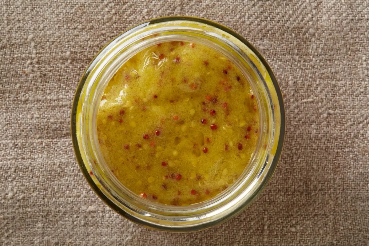 Walnut and mustard sauce