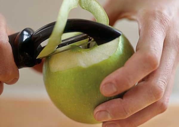 When to peel apples?