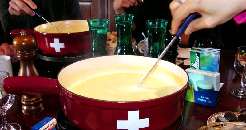 Sino ang nag-imbento ng fondue
