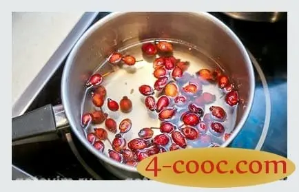 Why is rosehip compote useful?