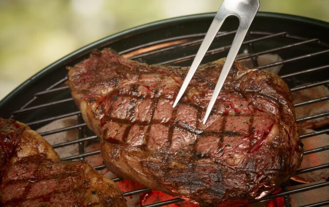 Zakaj rdeče meso poveča vnetje in sproži raka