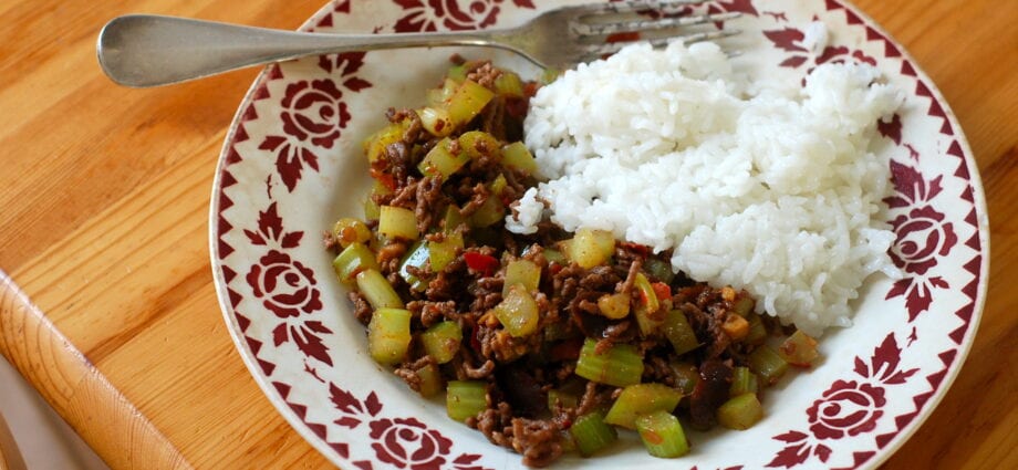 Beef with celery guarantees fullness and slimness