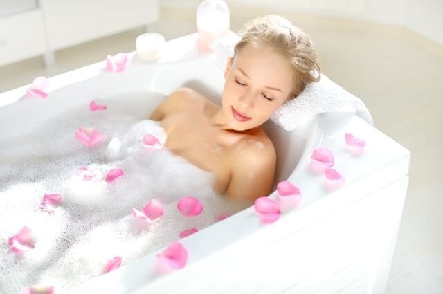 כוח הריפוי של האמבטיה: ספא בבית