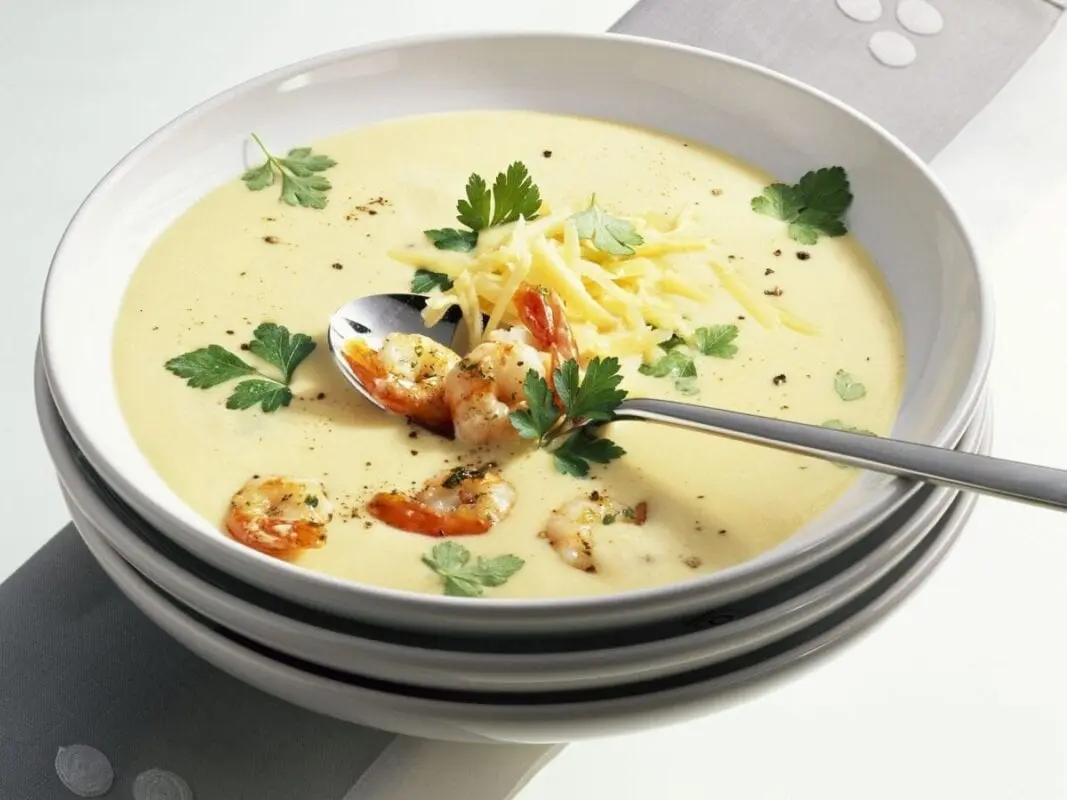 Cheese soup with shrimp