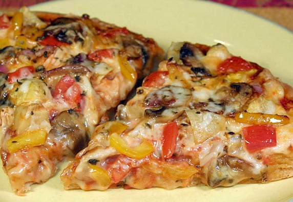 Chicken fillet pizza with vegetables