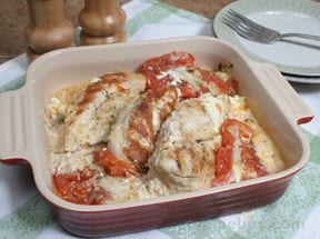 Chicken with tomato and sour cream